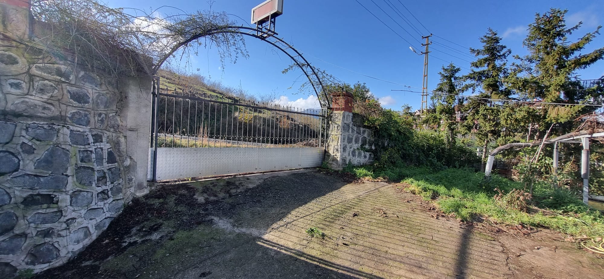 MABEL GAYRİMENKUL GÜRBULAK'TA SATILIK VİLLA + 2.400 M2 ARSA